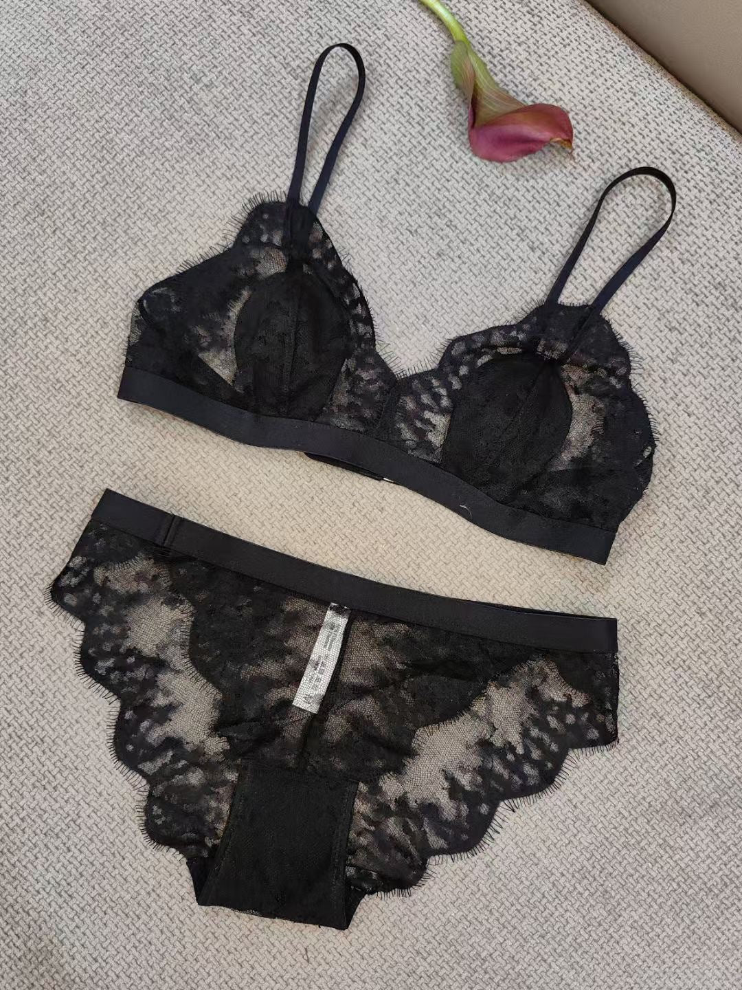 Cross-Border European and American Style Women's French Lingerie Thin Cotton Eyelash Lace Wireless Bra Triangle Cup Sexy Lingerie Set