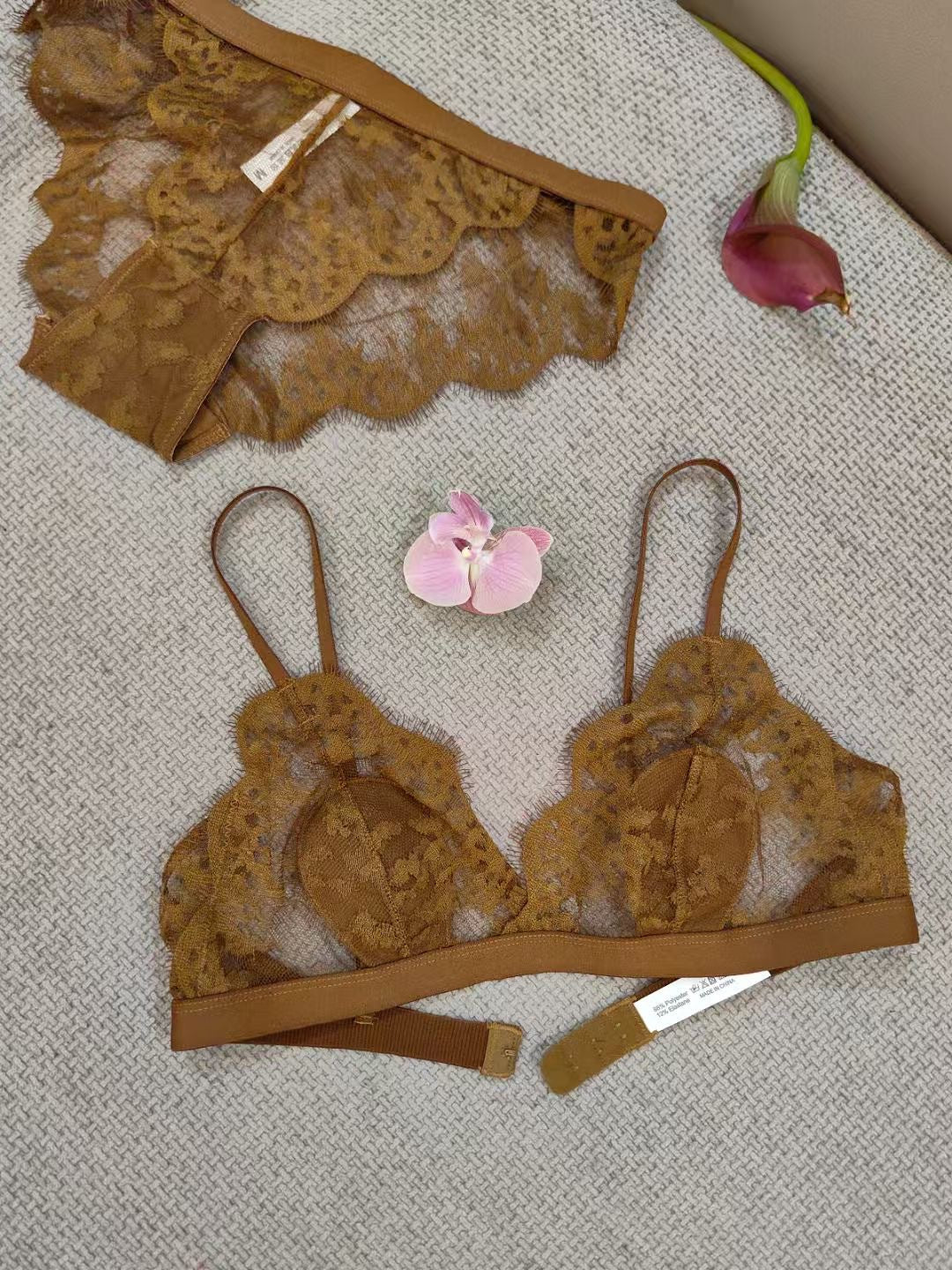 Cross-Border European and American Style Women's French Lingerie Thin Cotton Eyelash Lace Wireless Bra Triangle Cup Sexy Lingerie Set