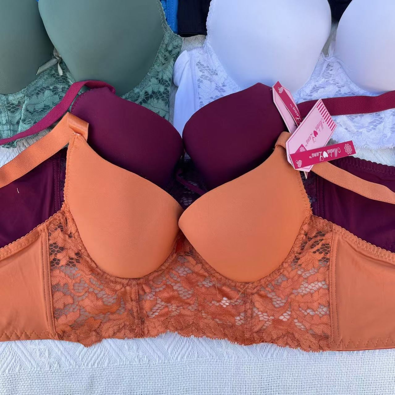 YY-08 European and American full-length fashionable commuting wear solid color lace ladies high-end gathered four-breasted bra
