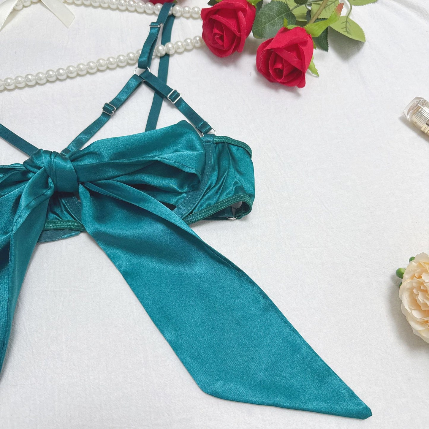 Lingerie New Style Sexy Lingerie Exquisite Bowknot Hollow Sexy Three-Piece Set with Underwire