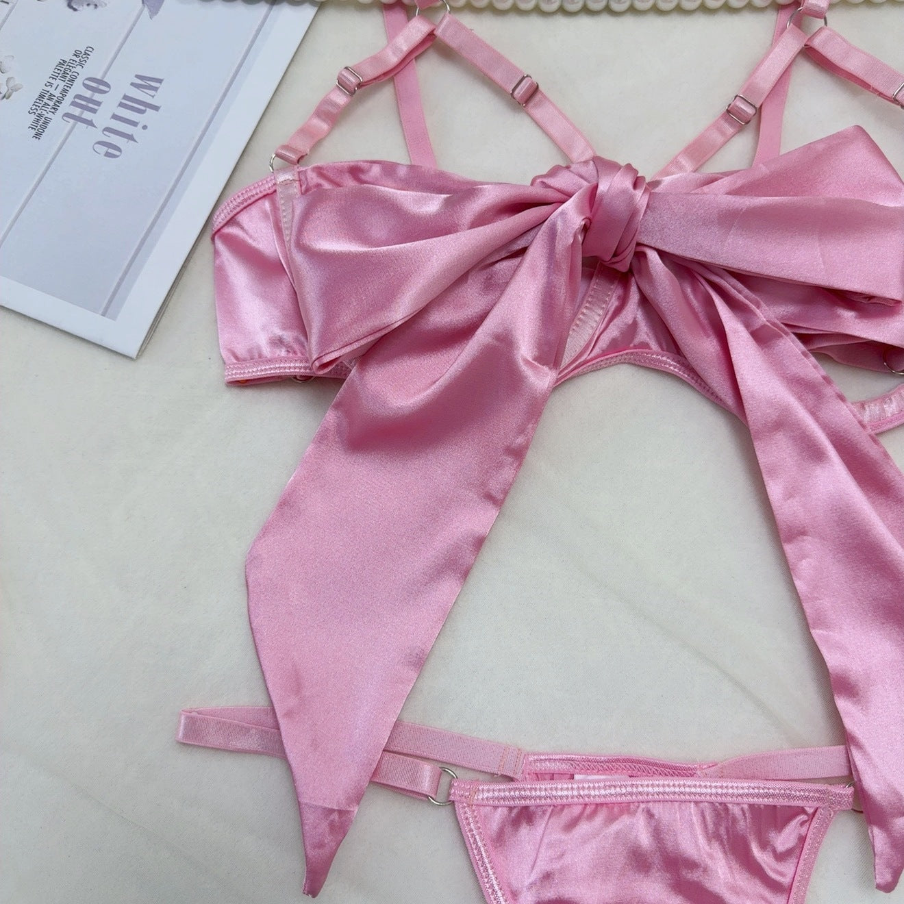 Lingerie New Style Sexy Lingerie Exquisite Bowknot Hollow Sexy Three-Piece Set with Underwire